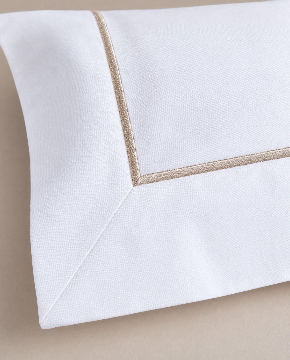 The embroidery in champagne, sewn in satin stitch.