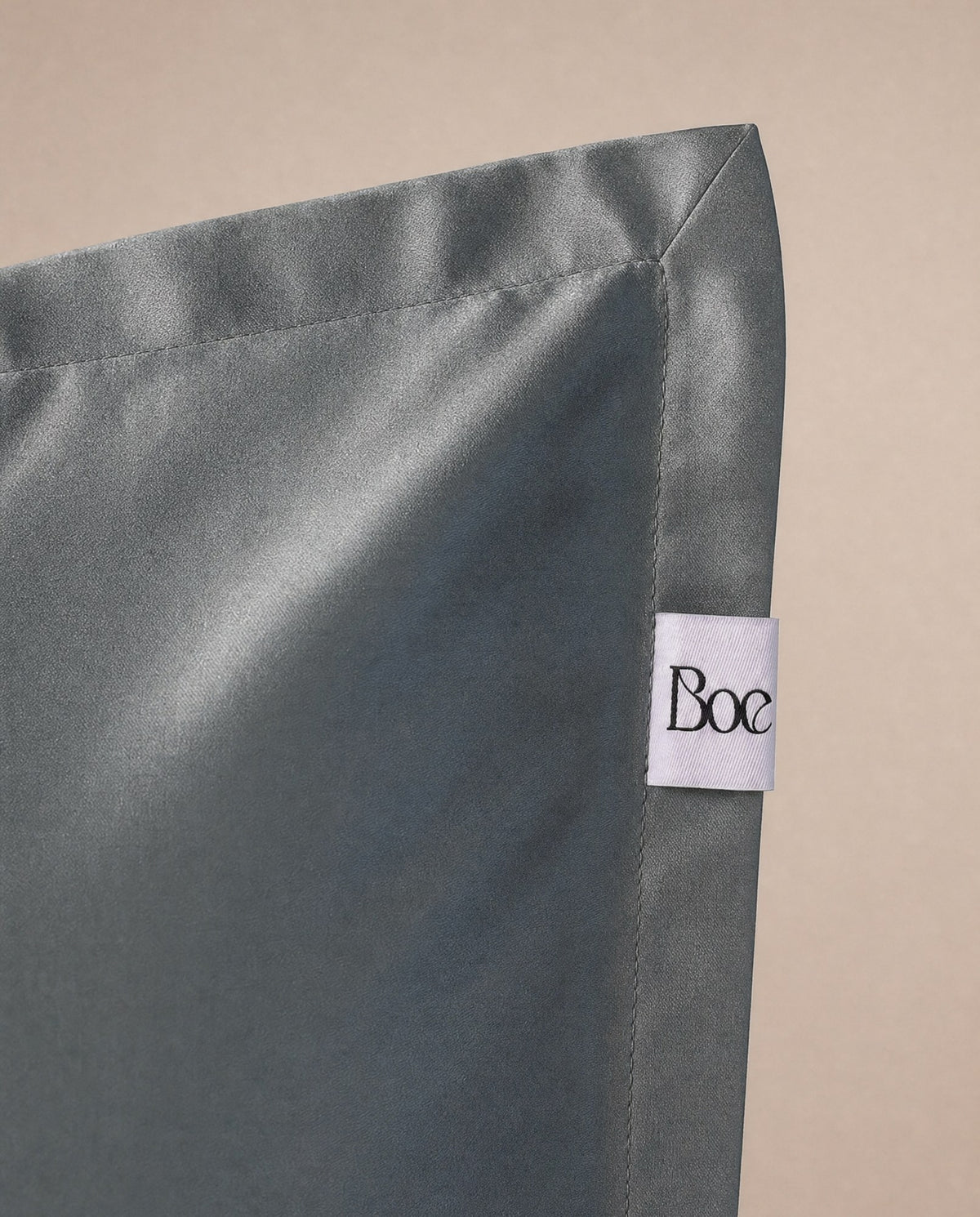 Champagne up close — a weave with depth.