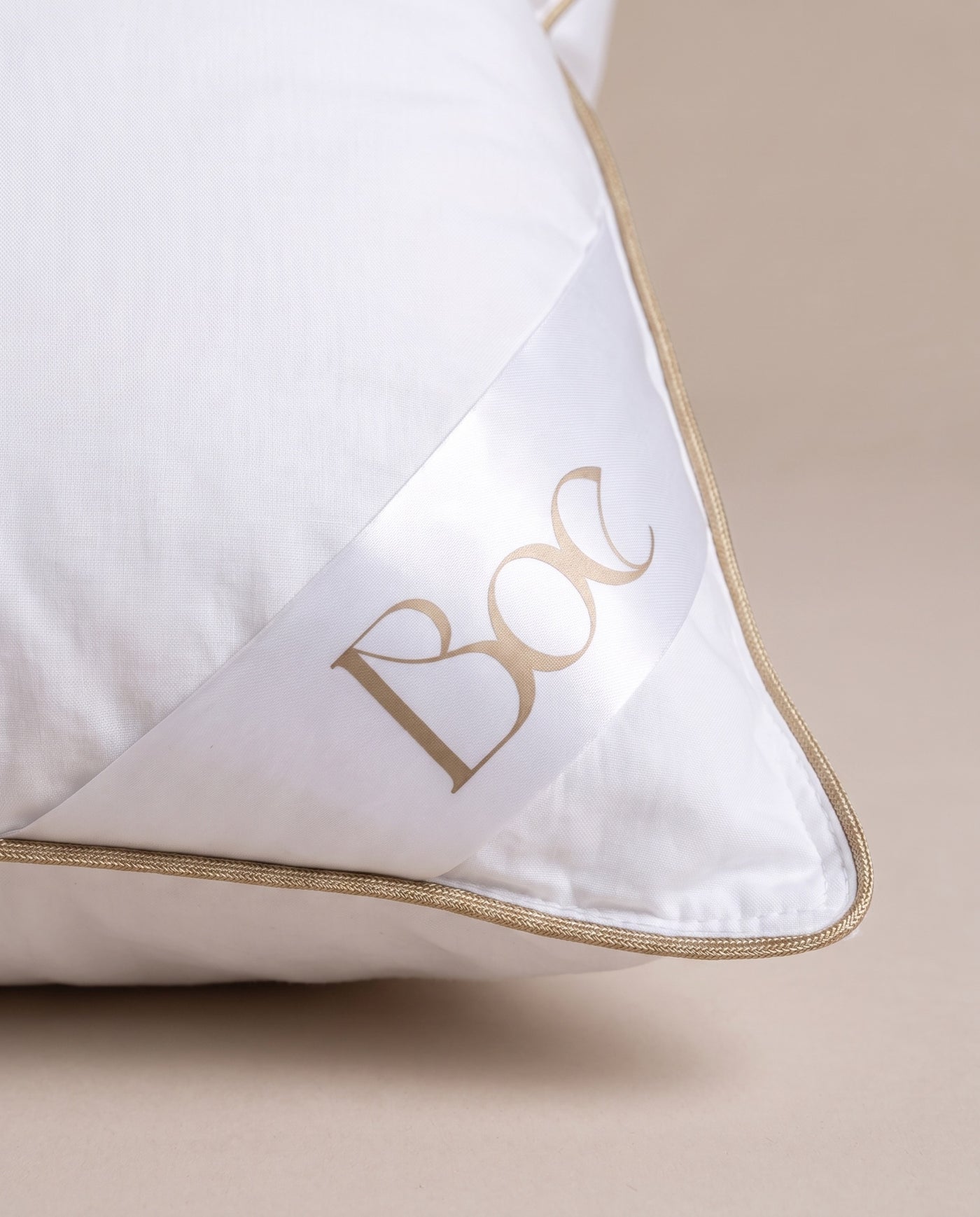 The gold edge in detail, up close.