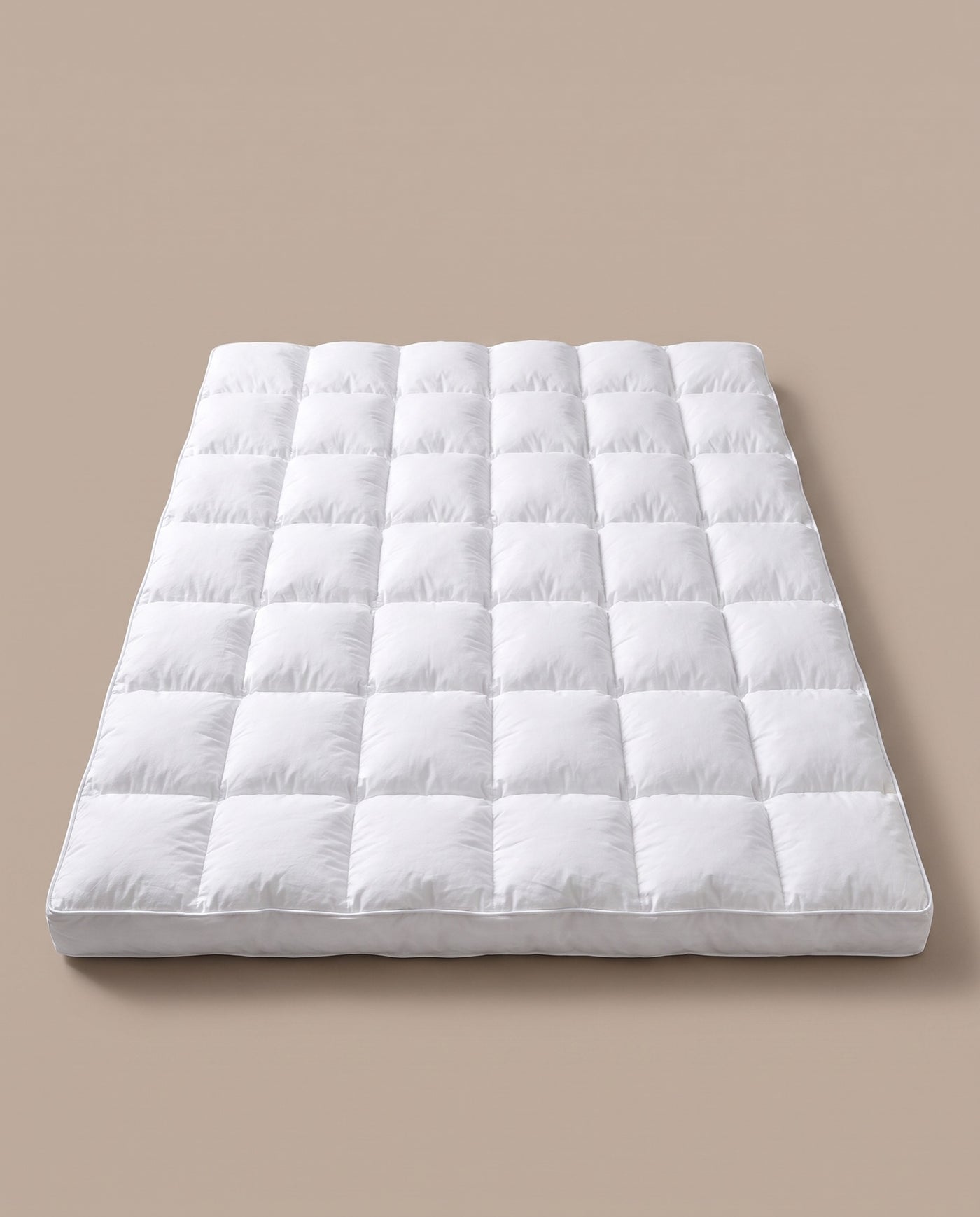 Feather mattress topper, 10 cm — a softer top layer for the bed.