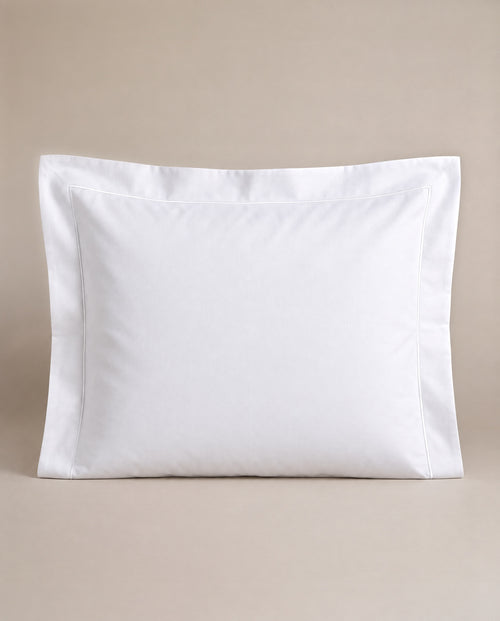 Örngott i vit percale, 50×60, vitbroderad kant.