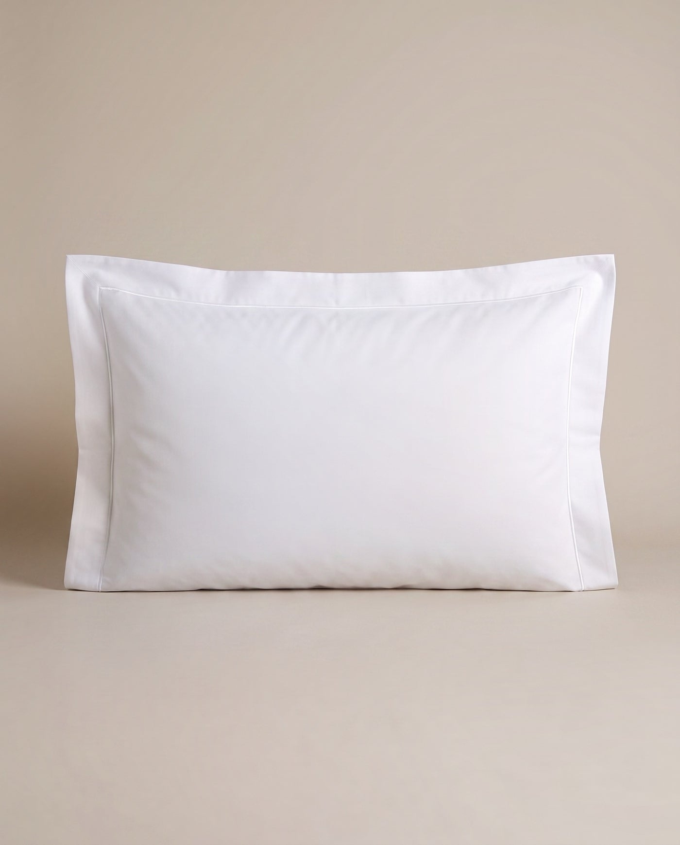 50×90 — det avlånga formatet, vit percale.