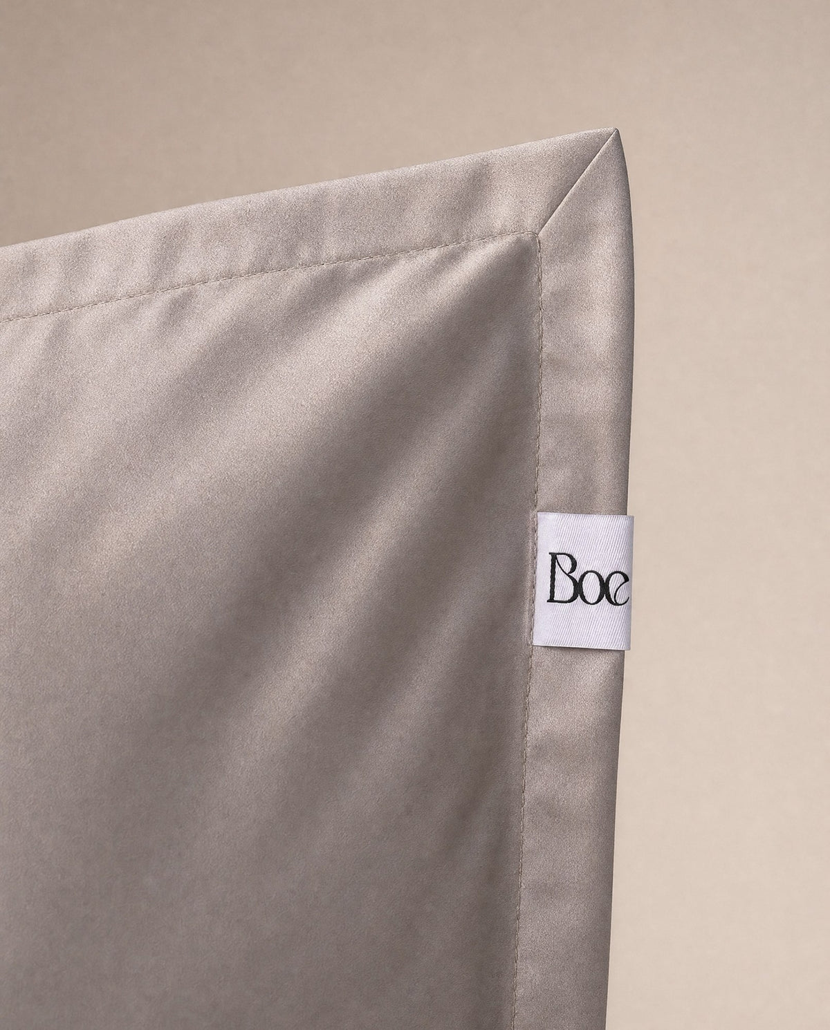Pillowcase in champagne, 50×60 — Supima with a warm lustre.